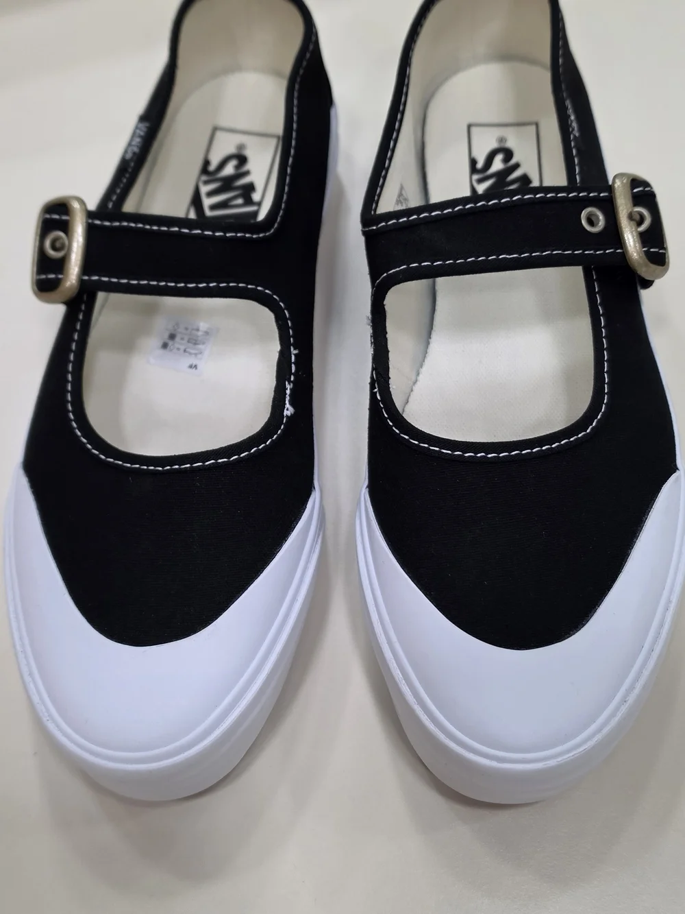 Vans Mary Jane Canvas shoes in the classic Black / True White colorway, 8, NWOB
